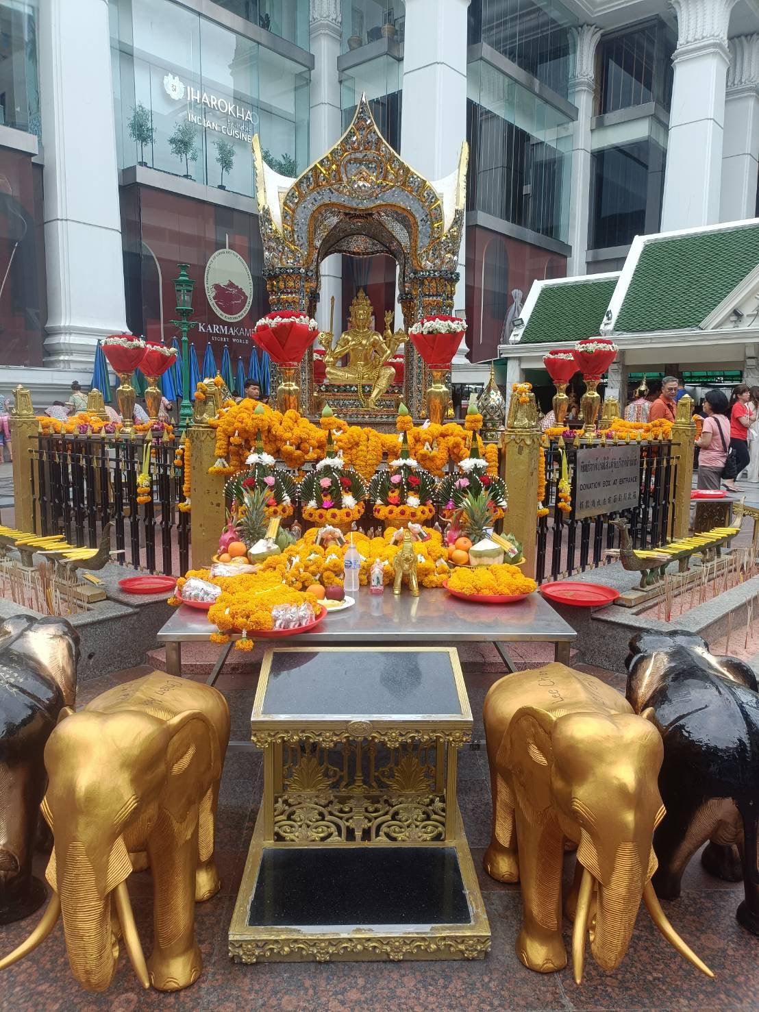 四面佛的秘密:曼谷旅行者必知的愿望实现技巧