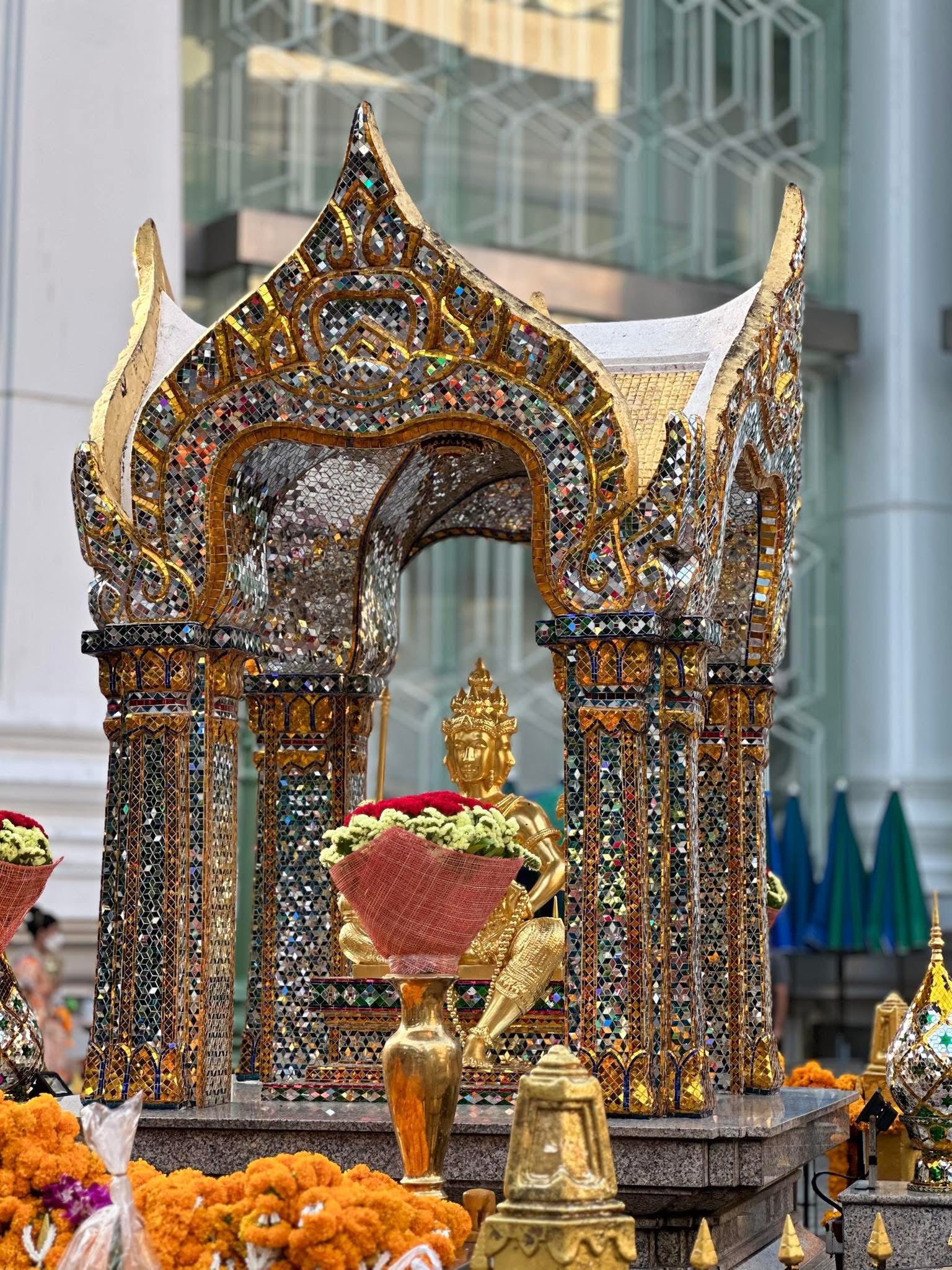 从传统到现代:四面佛信仰如何适应当代生活方式